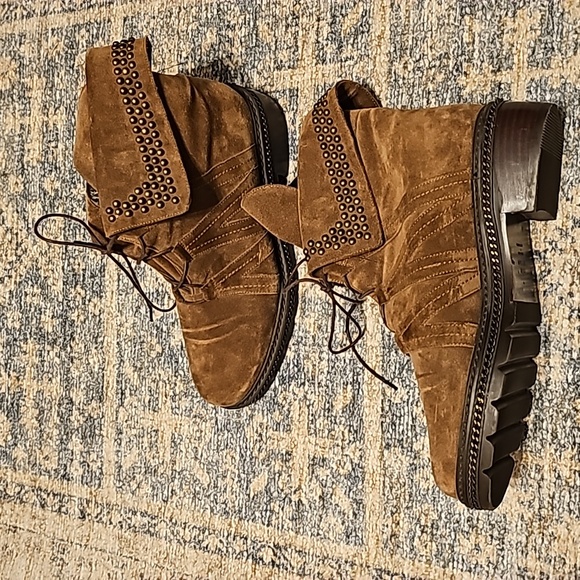 Stuart Weitzman 'Yadastud' Ankle Boot - Picture 15 of 15